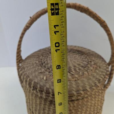 Vintage Woven Sweet Grass Basket Lidded Basket With Handle