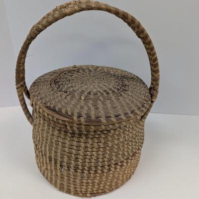 Vintage Woven Sweet Grass Basket Lidded Basket With Handle