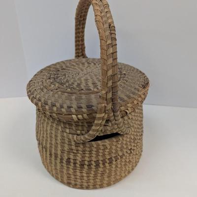 Vintage Woven Sweet Grass Basket Lidded Basket With Handle
