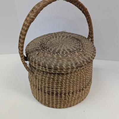 Vintage Woven Sweet Grass Basket Lidded Basket With Handle