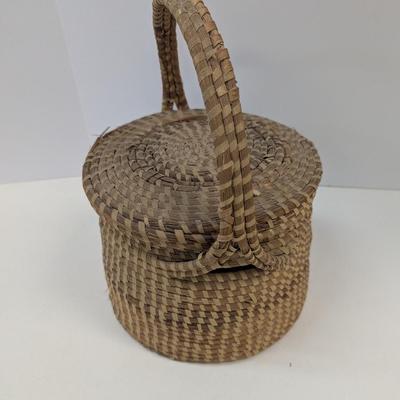 Vintage Woven Sweet Grass Basket Lidded Basket With Handle