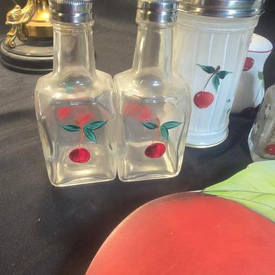 KITCHEN ITEMS WITH A CHERRY THEME