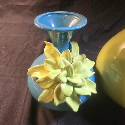 3 VASES WITH DIMENSIONAL BLOSSOMS