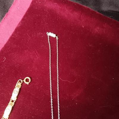 GOLD TONE JEWELRY