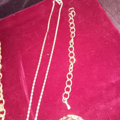 GOLD TONE JEWELRY