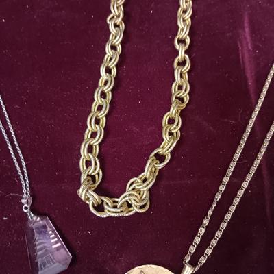 GOLD TONE JEWELRY