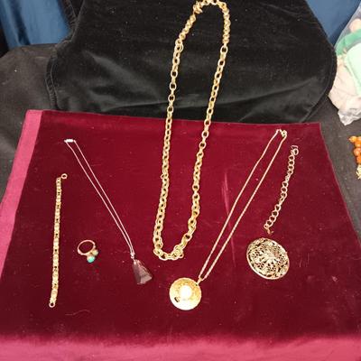 GOLD TONE JEWELRY