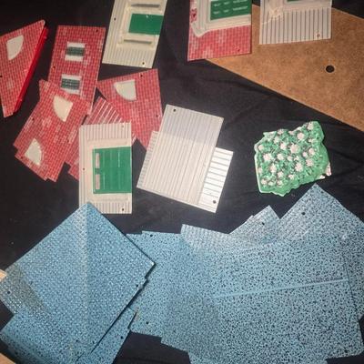 VINTAGE BUILD A HOME SET CHILDS TOY