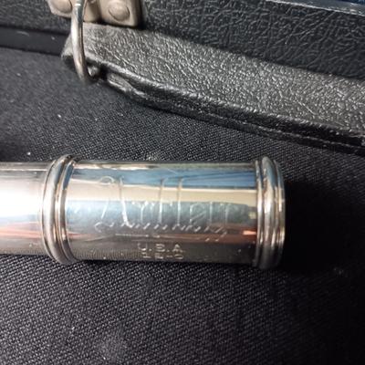 ARTLEY FLUTE IN A VELVET LINED CARRY CASE