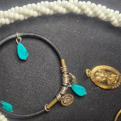 MISC JEWELRY AND FAUX FUR COLLAR