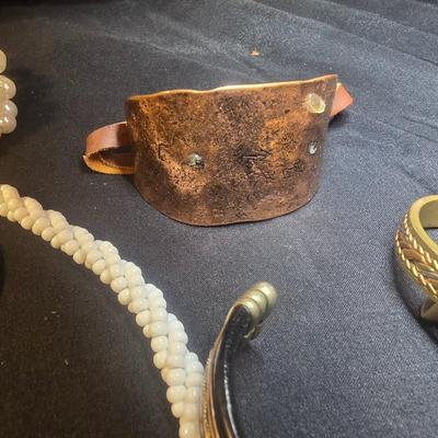 MISC JEWELRY AND FAUX FUR COLLAR