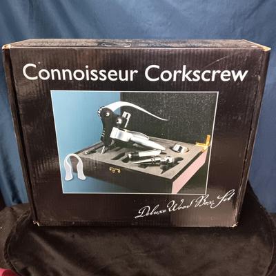 NEW CONNOISSEUR CORKSCREW IN A WOODEN CHEST