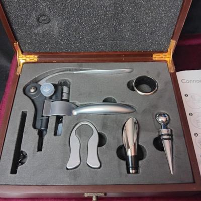 NEW CONNOISSEUR CORKSCREW IN A WOODEN CHEST