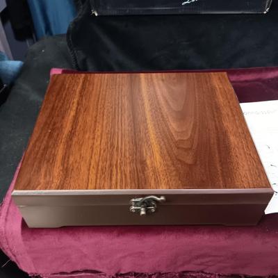 NEW CONNOISSEUR CORKSCREW IN A WOODEN CHEST