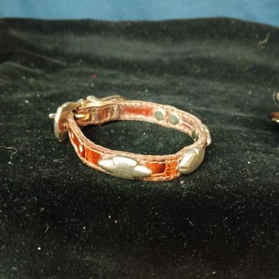 SILVER PLATED AND PLASTIC HAIR CLIP AND LEATHER BRACELET WITH METAL CONCHOS