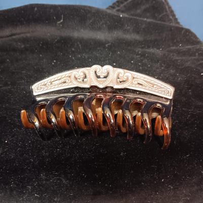 SILVER PLATED AND PLASTIC HAIR CLIP AND LEATHER BRACELET WITH METAL CONCHOS