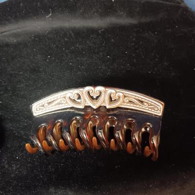 SILVER PLATED AND PLASTIC HAIR CLIP AND LEATHER BRACELET WITH METAL CONCHOS