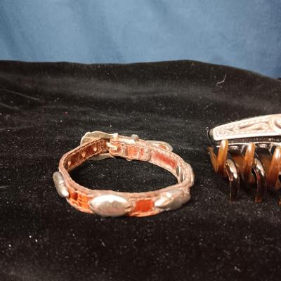 SILVER PLATED AND PLASTIC HAIR CLIP AND LEATHER BRACELET WITH METAL CONCHOS
