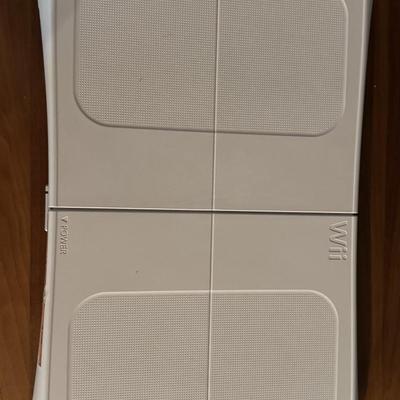 Wii Fit Plus Nintendo Game & Balance Board