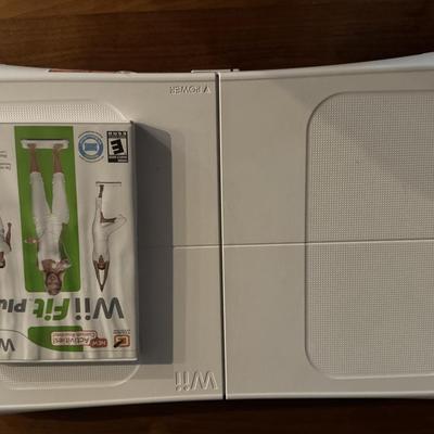 Wii Fit Plus Nintendo Game & Balance Board