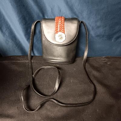 ONE WORLD BY BRIGHTON LEATHER PURSE