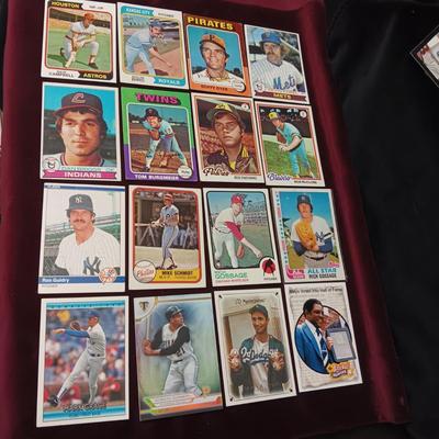 MISC BASEBALL TRADING CARDS (5)