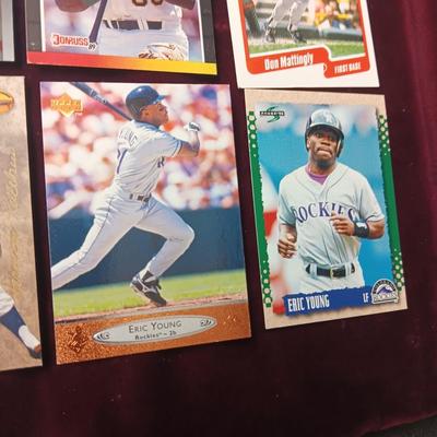 MISC BASEBALL TRADING CARDS (8)