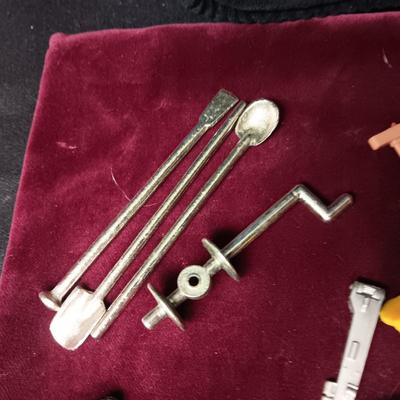 SMALL VINTAGE RANDOM TOYS