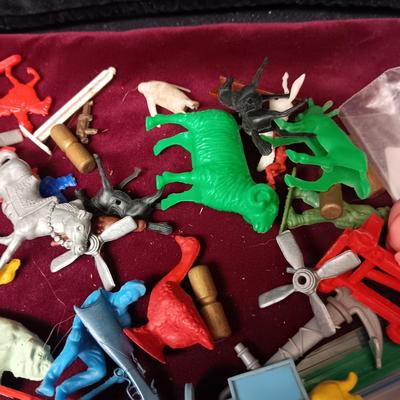 SMALL VINTAGE RANDOM TOYS