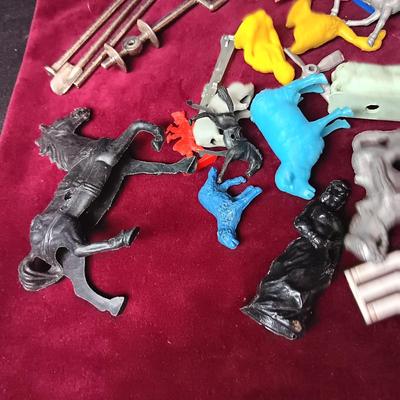 SMALL VINTAGE RANDOM TOYS
