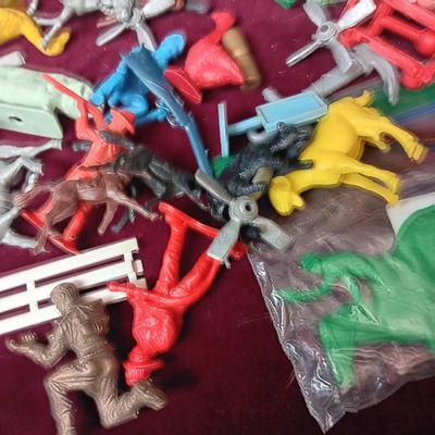 SMALL VINTAGE RANDOM TOYS