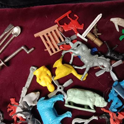 SMALL VINTAGE RANDOM TOYS