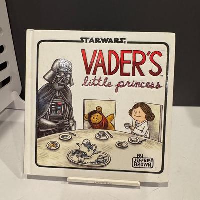 Lot of 4 Star Wars “comic” books (see pics)
