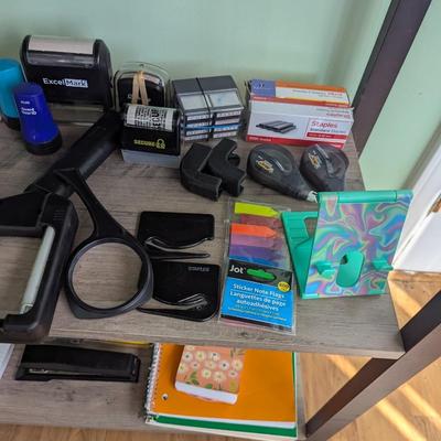 Assorted Lot Of Office Supplies #1 (FR)