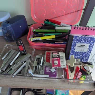 Assorted Lot Of Office Supplies #1 (FR)