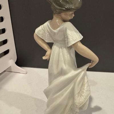 NAO by Laredo “How Pretty!”