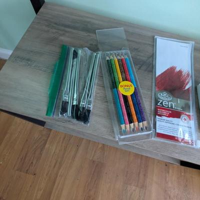 Arts & Crafts Painting & Drawing Supplies (FR)