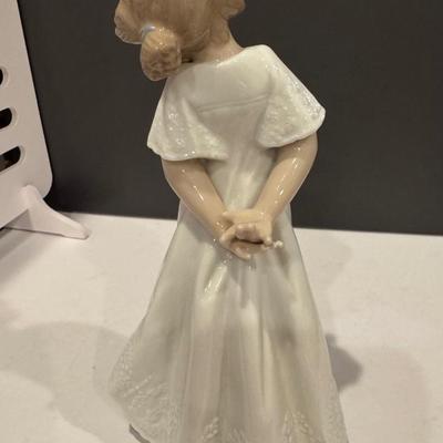 NAO by Llardo. “So Shy”.