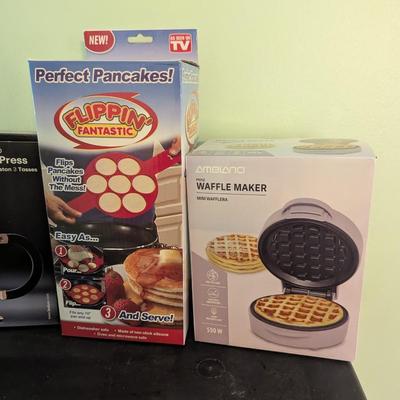Assortment Of Small Kitchen Appliances #1 (SB)