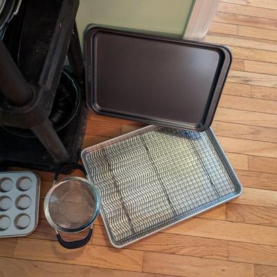 Assortment Of Kitchen Baking & Cooking Items #4 (SB)