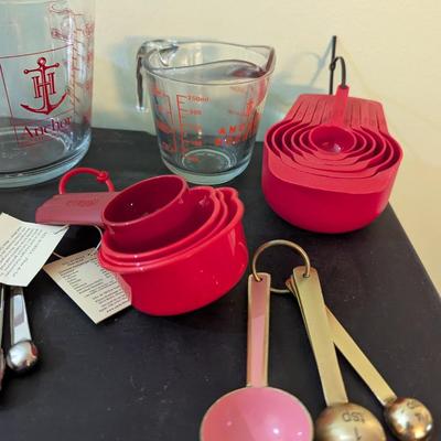 Glass & Plastic Measuring Cups & Spoons (SB)