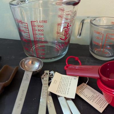 Glass & Plastic Measuring Cups & Spoons (SB)