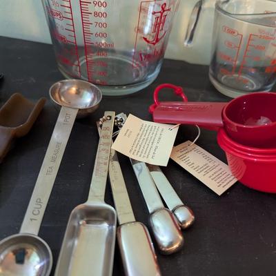 Glass & Plastic Measuring Cups & Spoons (SB)