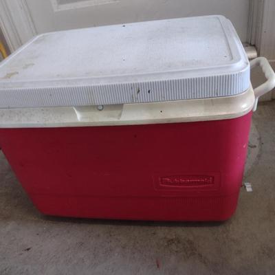 Collection of Coolers and Insulated Bags- Coleman, Igloo, and Rubbermaid