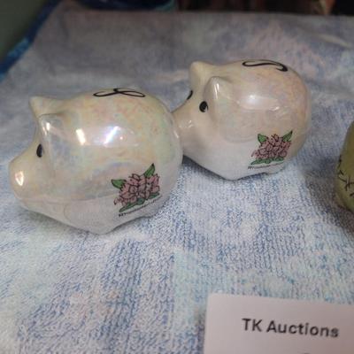 Pig salt and pepper shakers