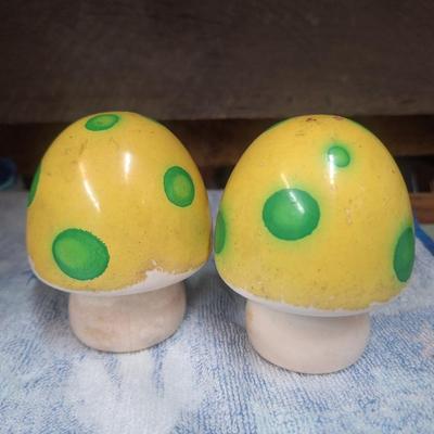 mushroom salt and pepper shaker