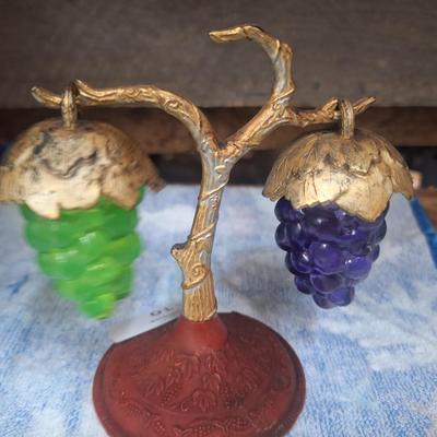 Plastic grapes salt and pepper shakers