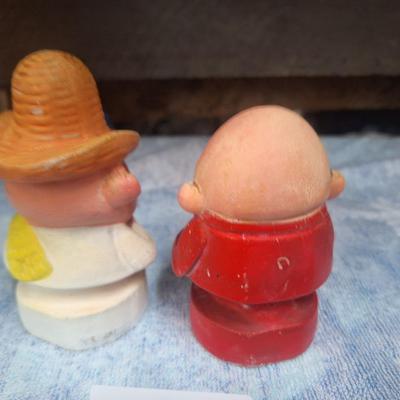 spice shakers- one for ginger and one for chili powder