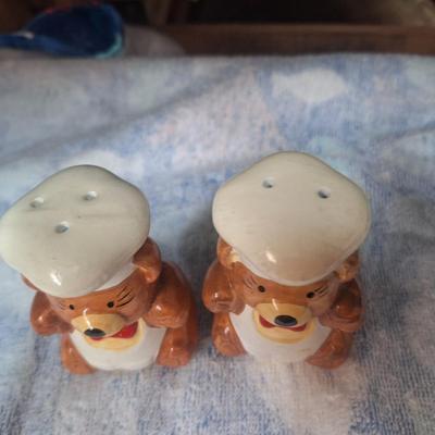 Chef bear salt and pepper shakers