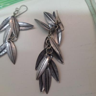 Necklace, earrings and bracelet